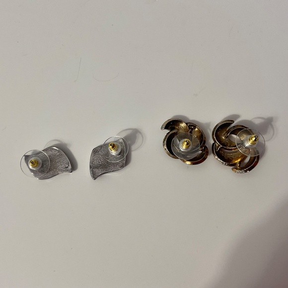 Set of 2 lovely pierced Earrings - Picture 6 of 6